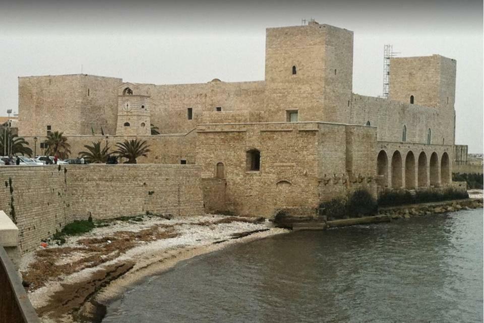 Affittacamere La Cattedrale Sul Mare Trani Exterior foto