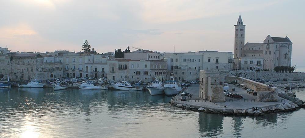 Affittacamere La Cattedrale Sul Mare Trani Exterior foto