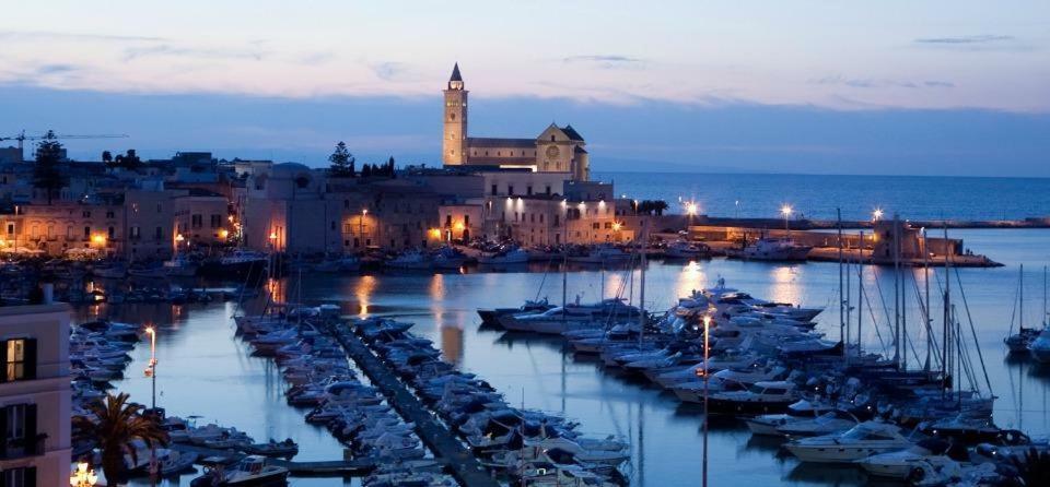 Affittacamere La Cattedrale Sul Mare Trani Exterior foto